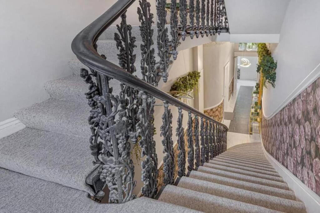 Stylish Hyde Park Home By Tube Stations With Elevator Лондон Экстерьер фото
